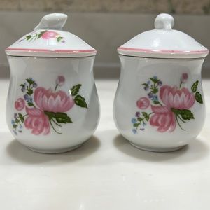 Pair of Vintage Elizabeth Arden floral scented candles. Pink and white.